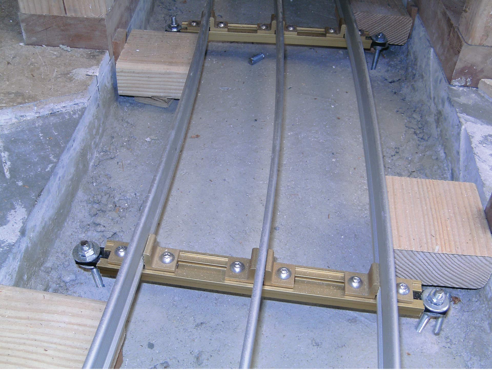 FASTrack sliding door track